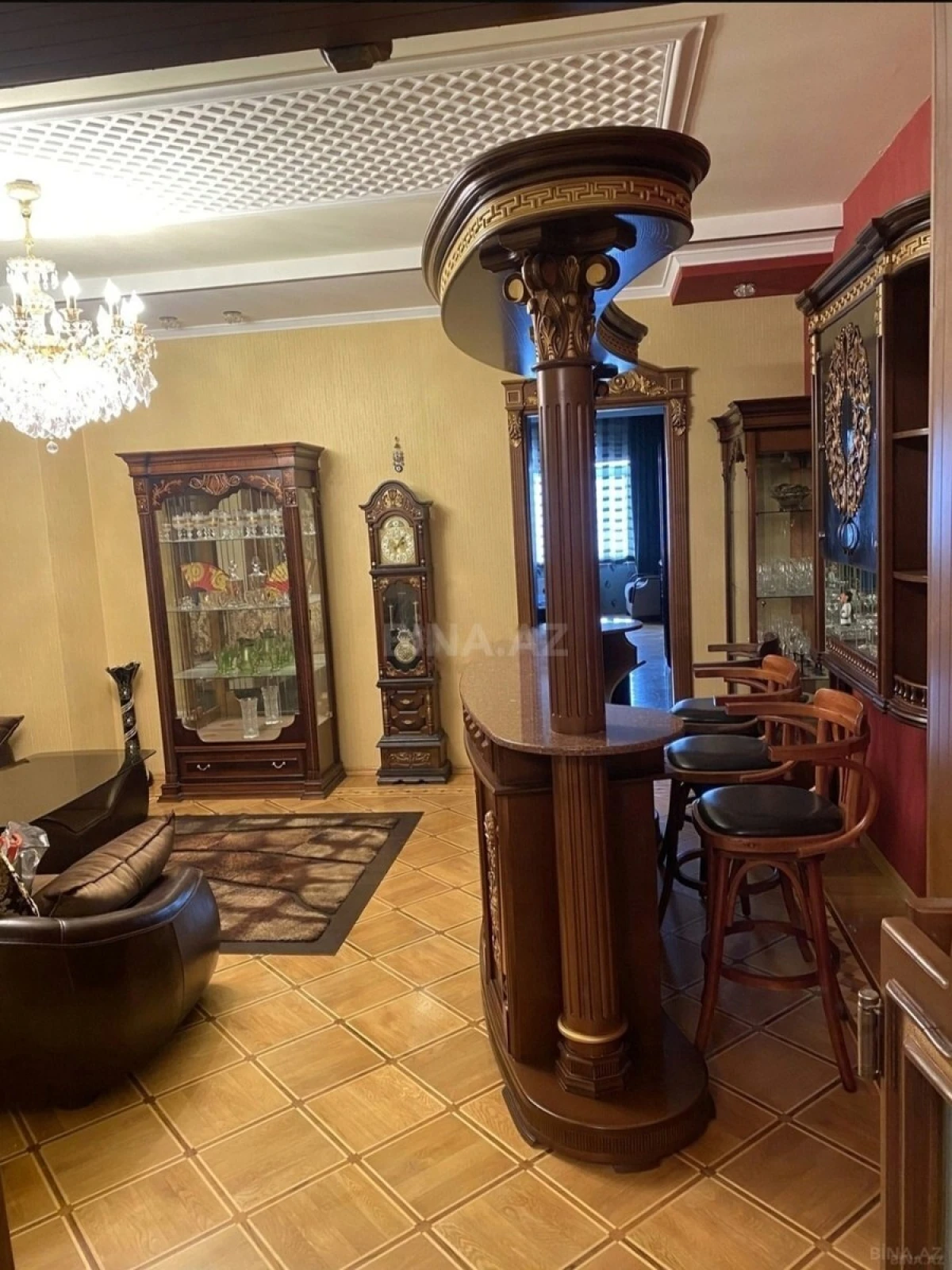 Satılır 4 otaqlı mənzil 245 m²