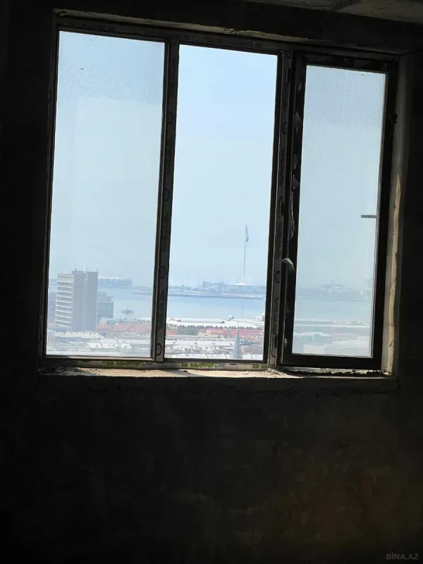 Satılır 4 otaqlı mənzil 198 m²