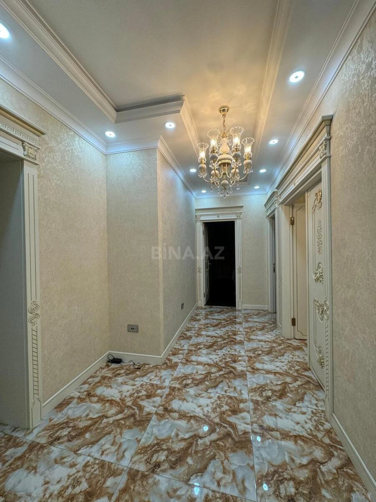 Kirayə verilir 3 otaqlı mənzil 150 m²