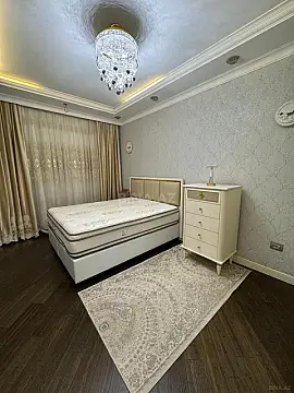 Kirayə verilir 3 otaqlı mənzil 150 m²