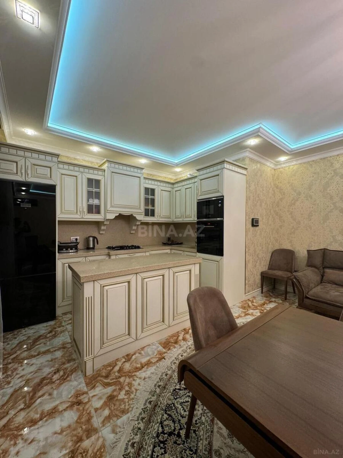 Kirayə verilir 3 otaqlı mənzil 150 m²