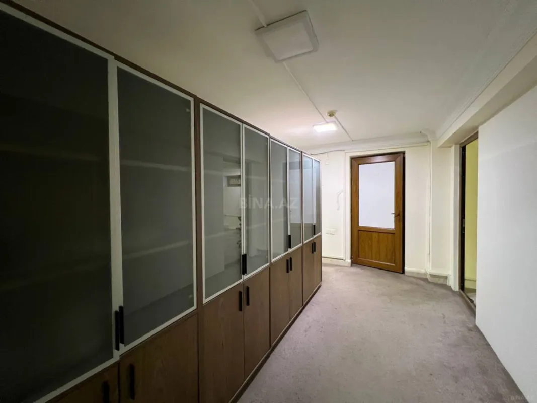 Kirayə verilir 17 otaqlı ofis 900 m²