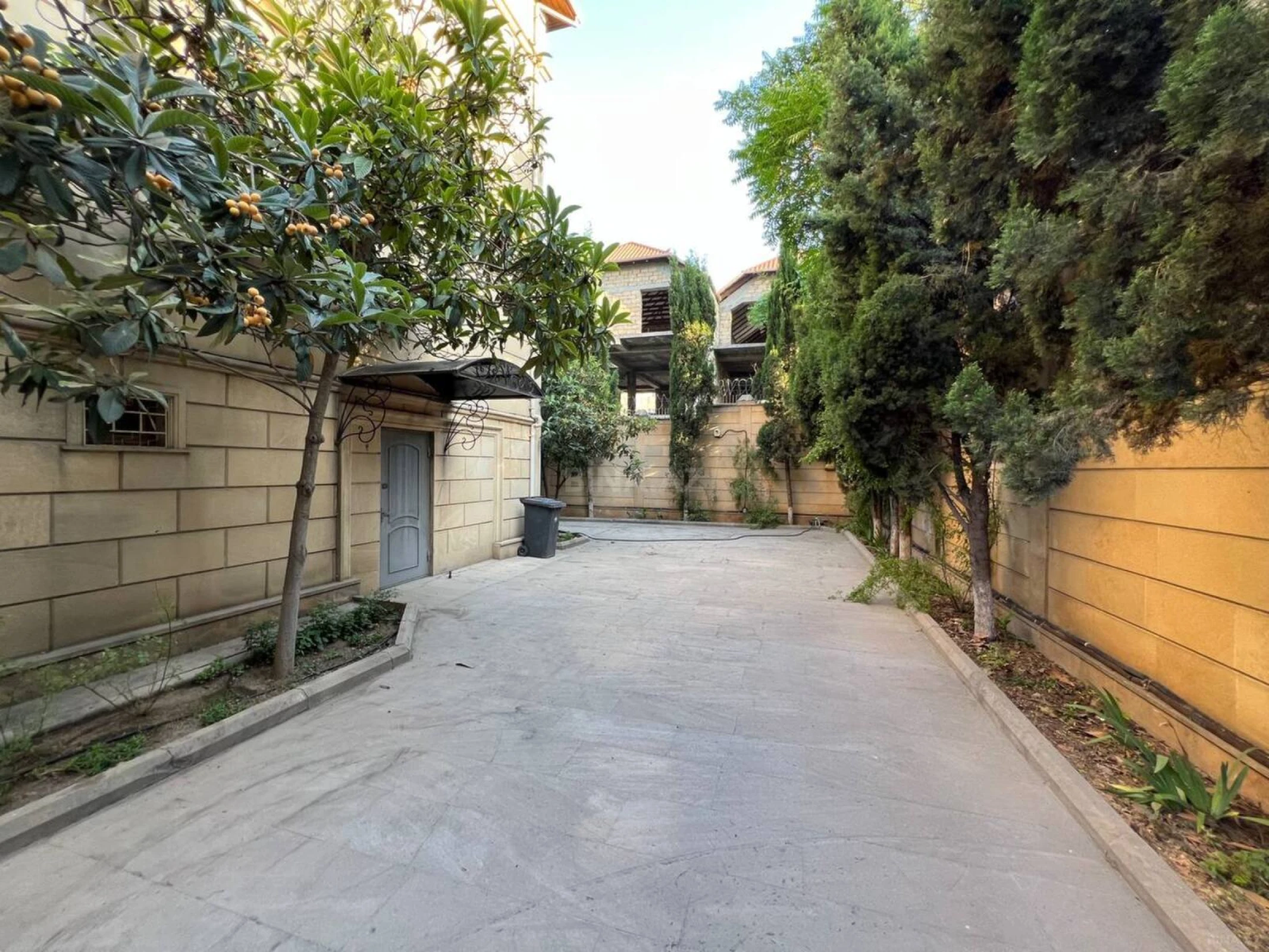 Kirayə verilir 17 otaqlı ofis 900 m²