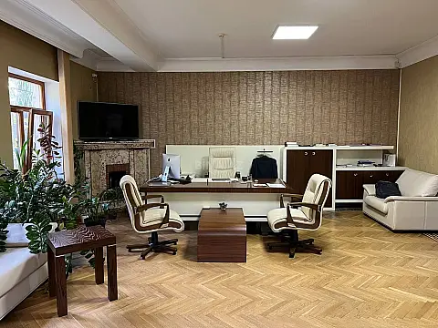 Kirayə verilir 17 otaqlı ofis 900 m²
