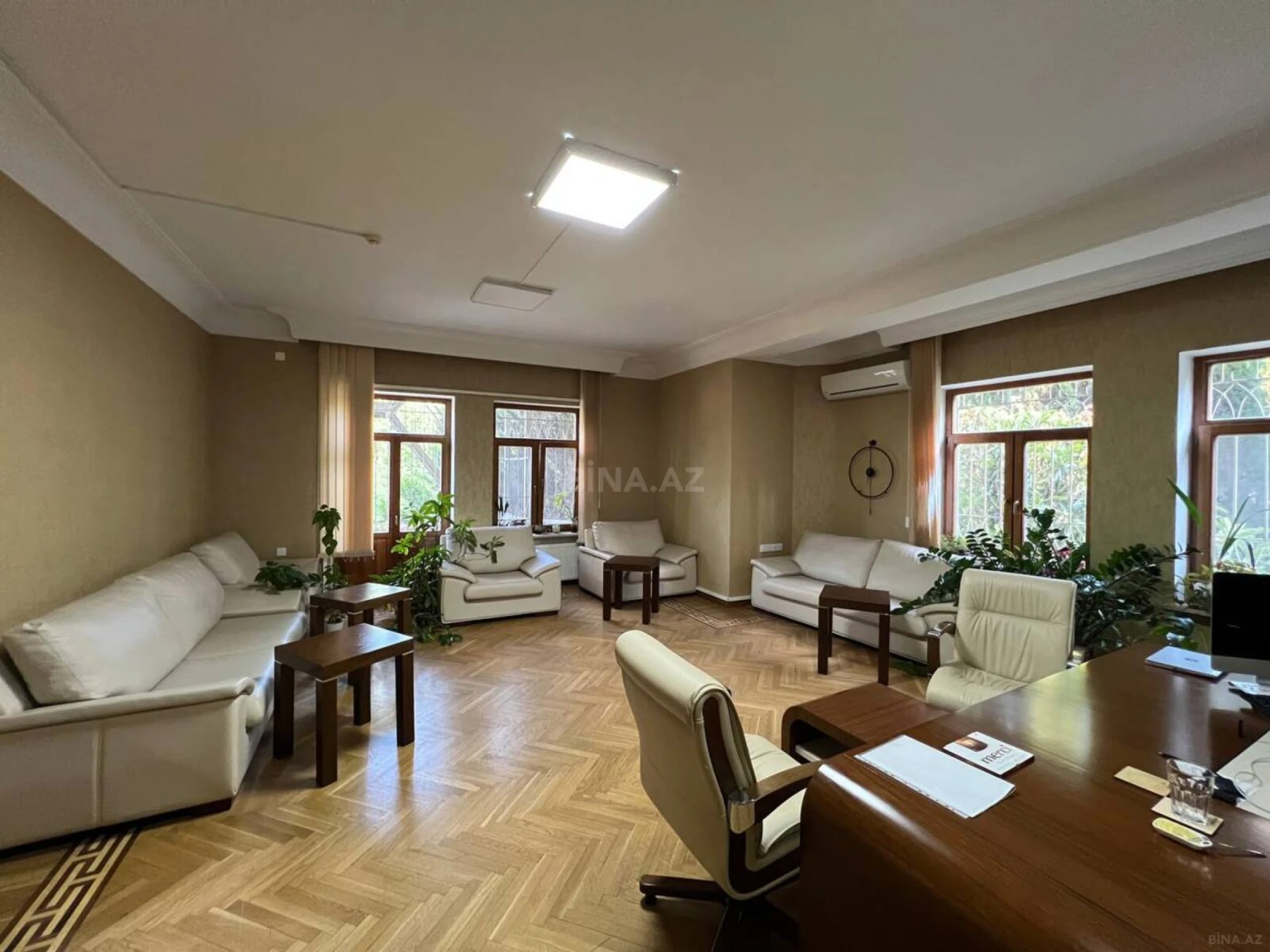 Kirayə verilir 17 otaqlı ofis 900 m²