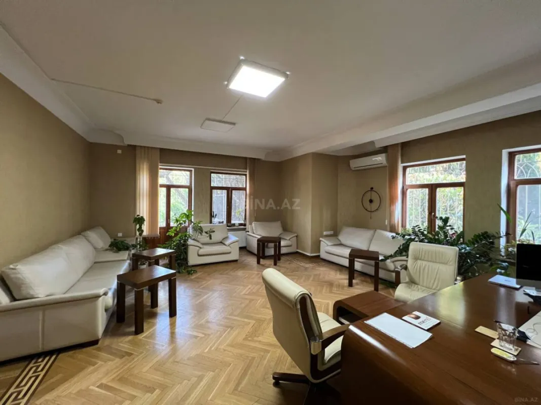 Kirayə verilir 17 otaqlı ofis 900 m²