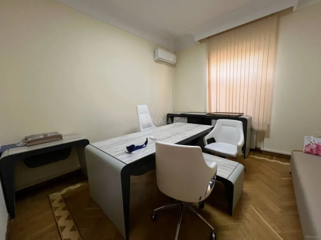 Kirayə verilir 17 otaqlı ofis 900 m²