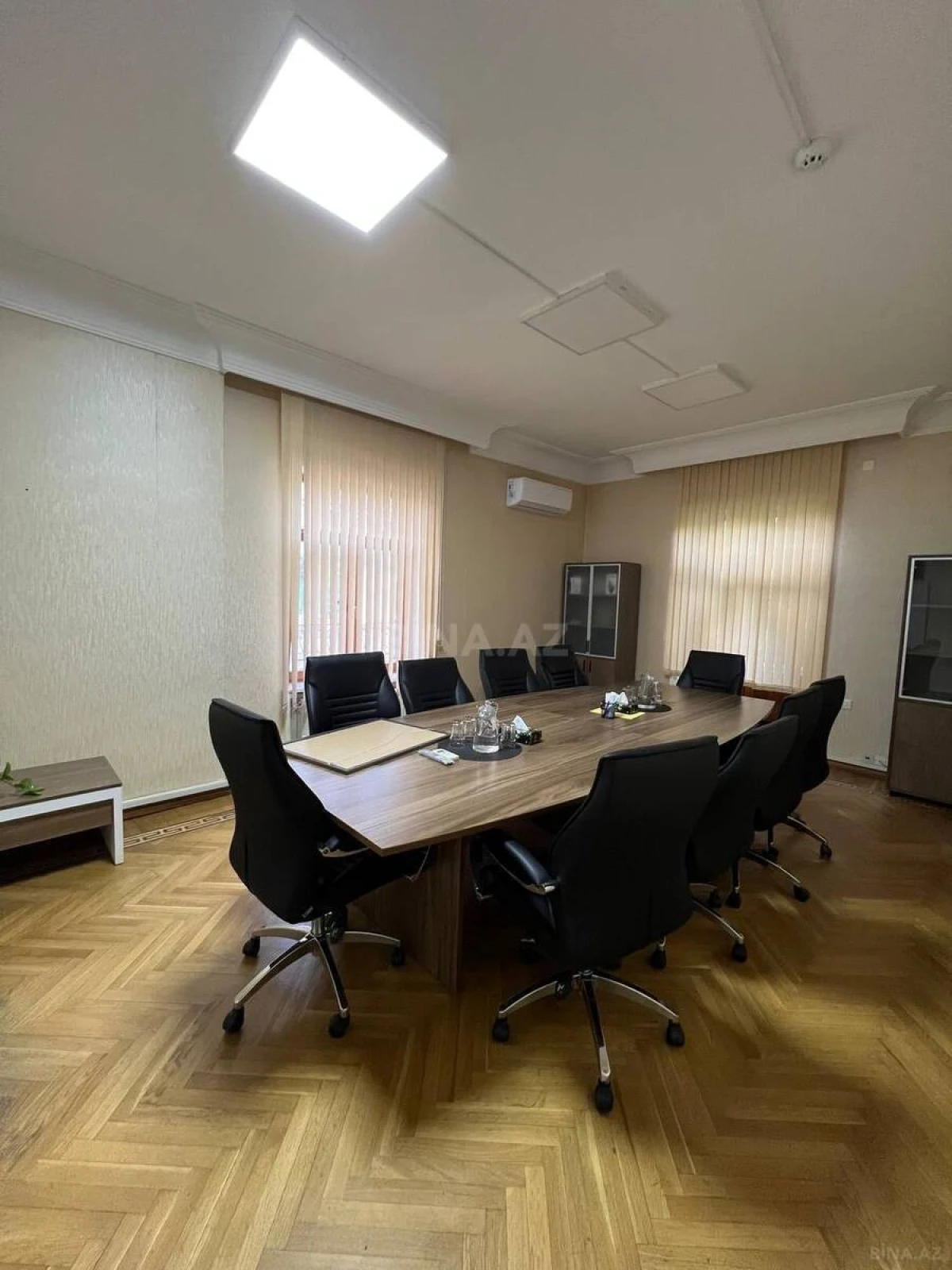 Kirayə verilir 17 otaqlı ofis 900 m²
