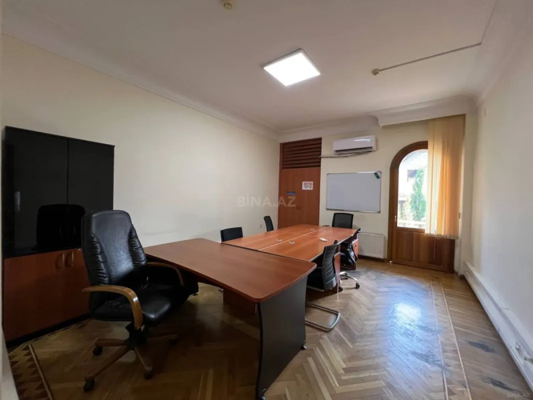 Kirayə verilir 17 otaqlı ofis 900 m²