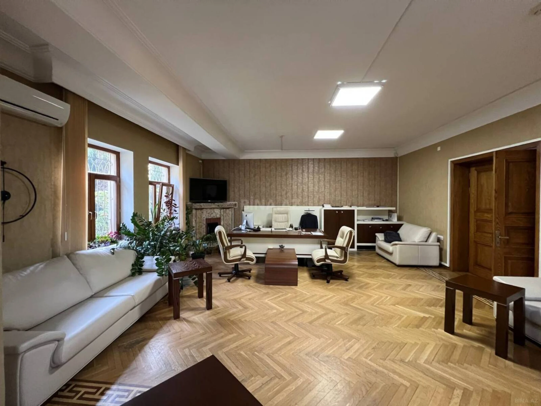 Kirayə verilir 17 otaqlı ofis 900 m²