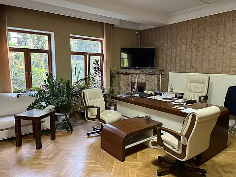 Kirayə verilir 17 otaqlı ofis 900 m²