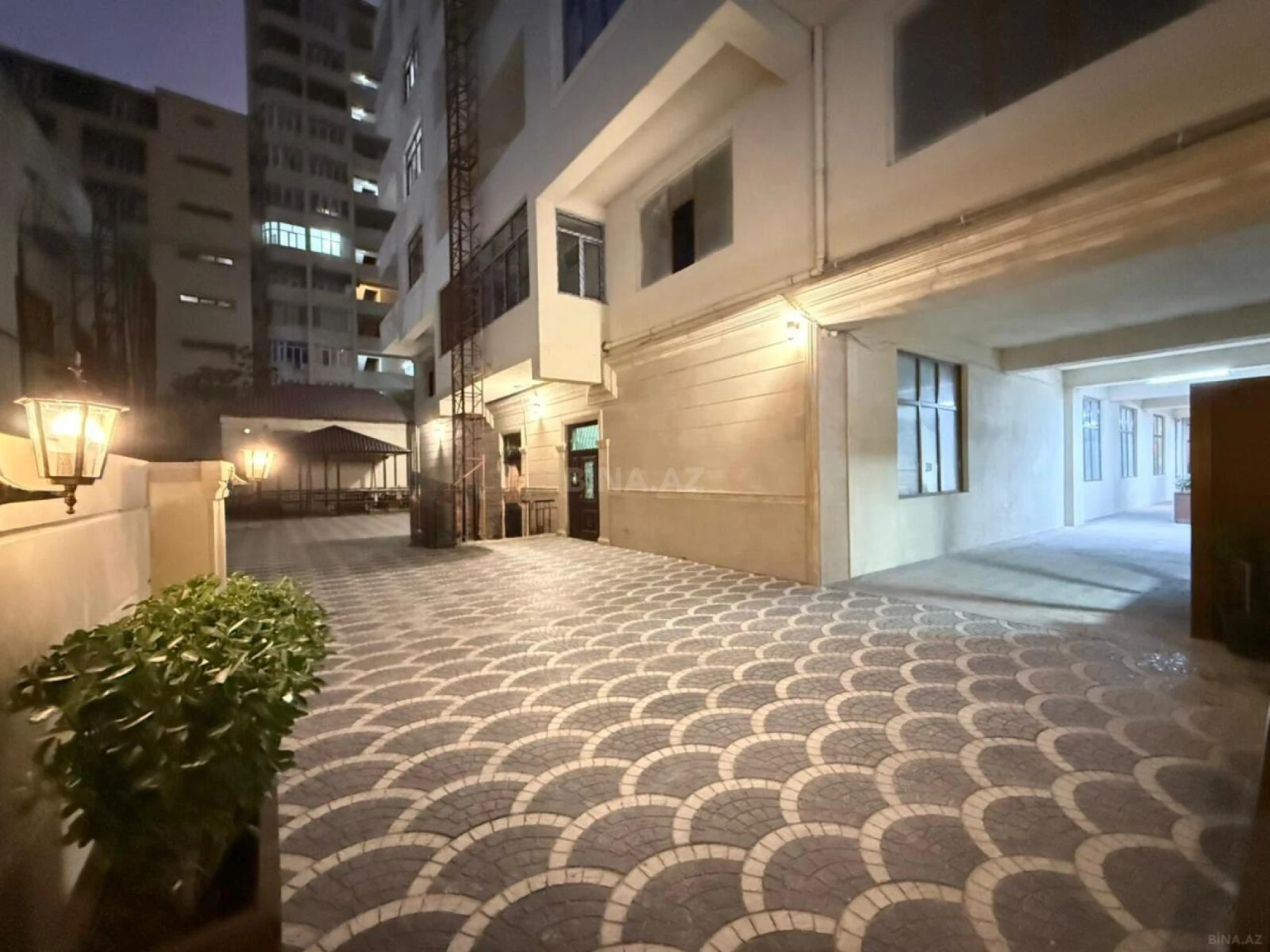 Satılır 2 otaqlı mənzil 68 m²