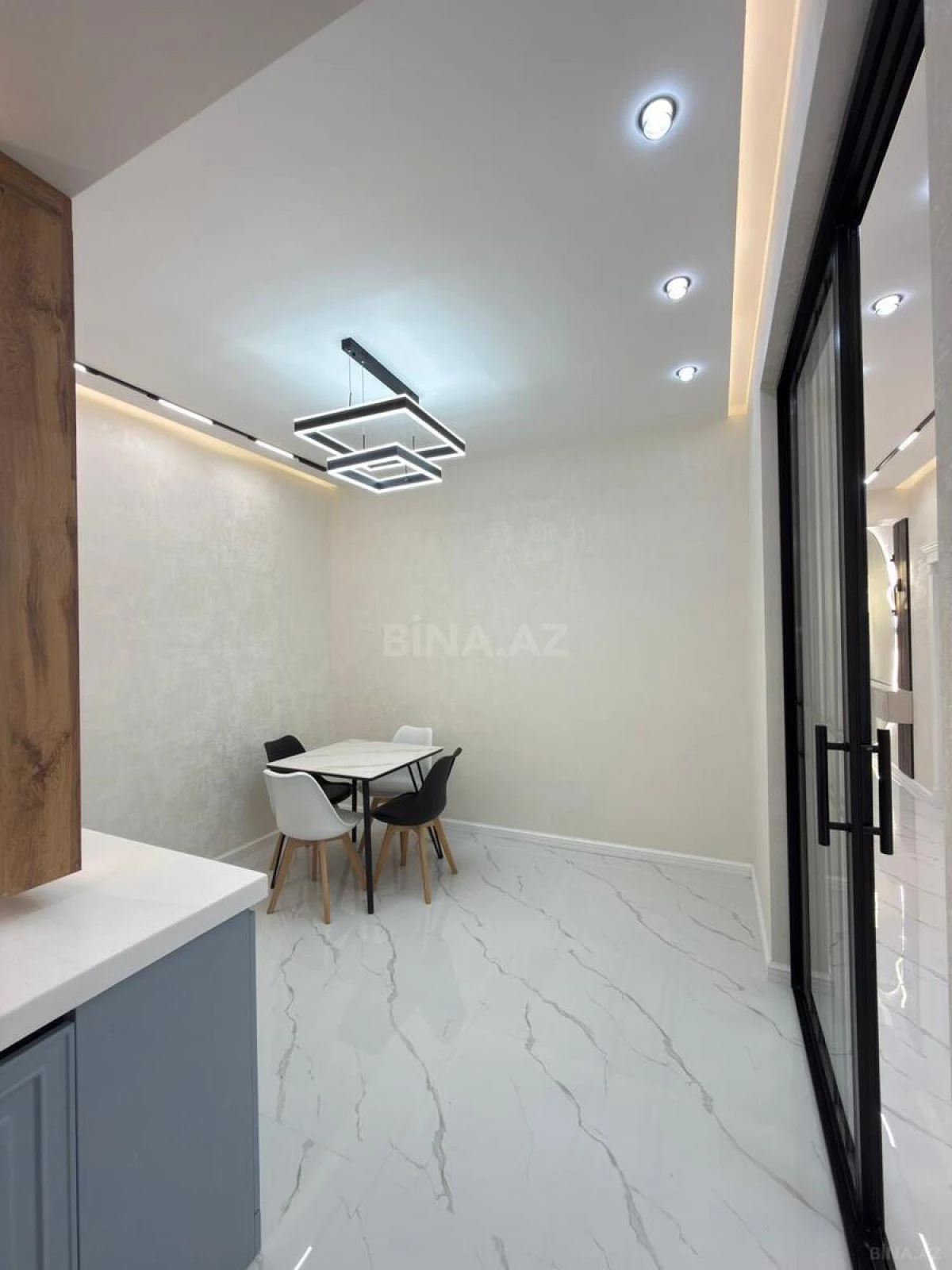 Satılır 3 otaqlı mənzil 135 m²