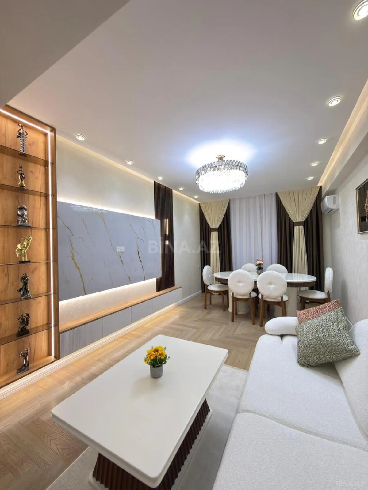 Satılır 3 otaqlı mənzil 135 m²