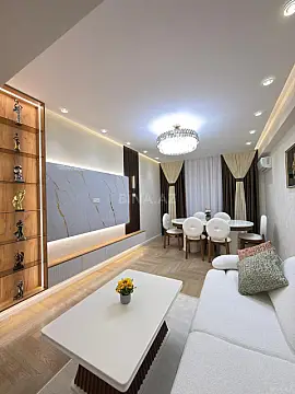 Satılır 3 otaqlı mənzil 135 m²
