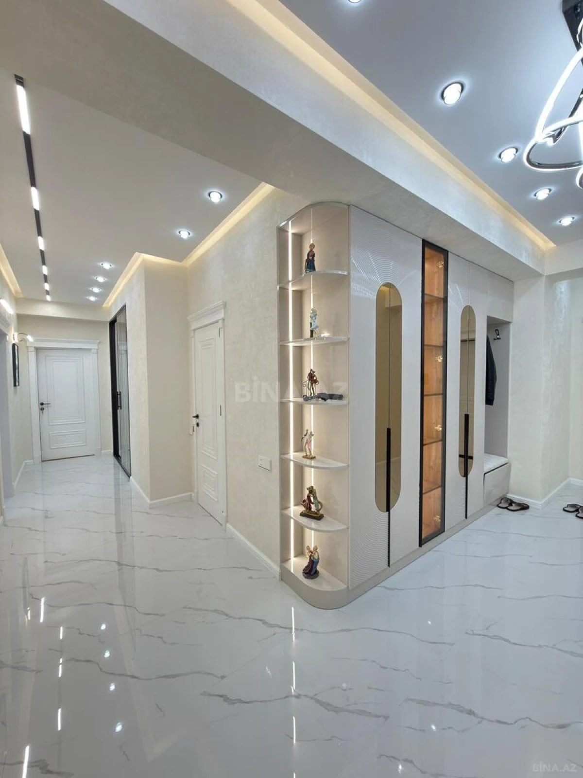 Satılır 3 otaqlı mənzil 135 m²