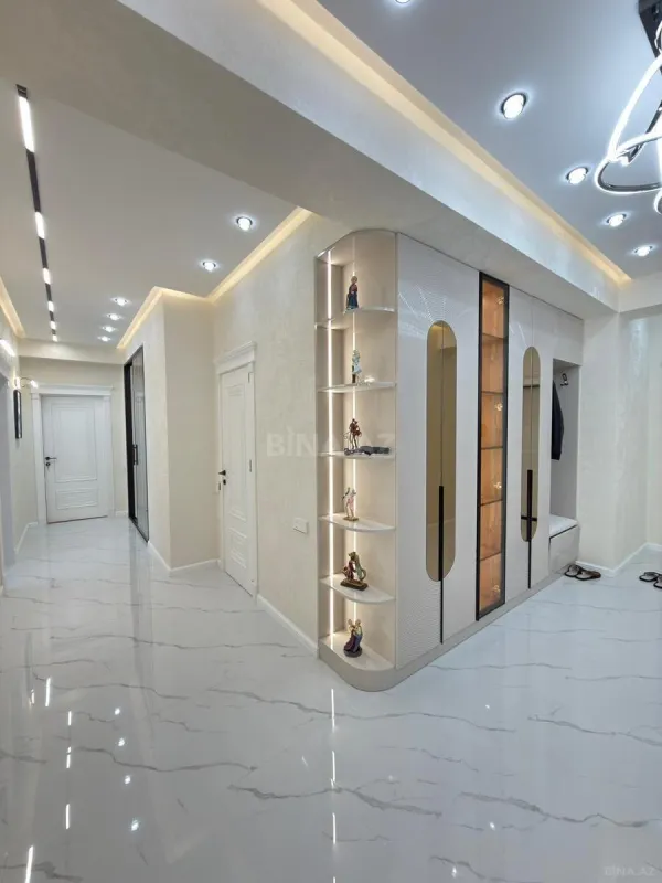 Satılır 3 otaqlı mənzil 135 m²