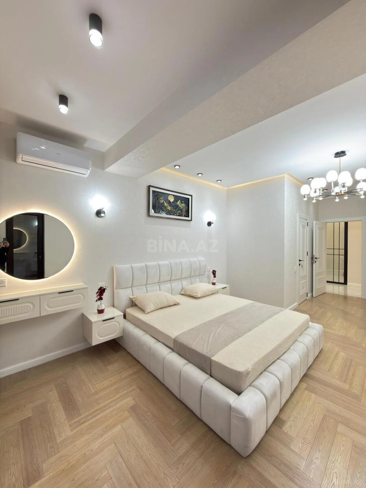 Satılır 3 otaqlı mənzil 135 m²