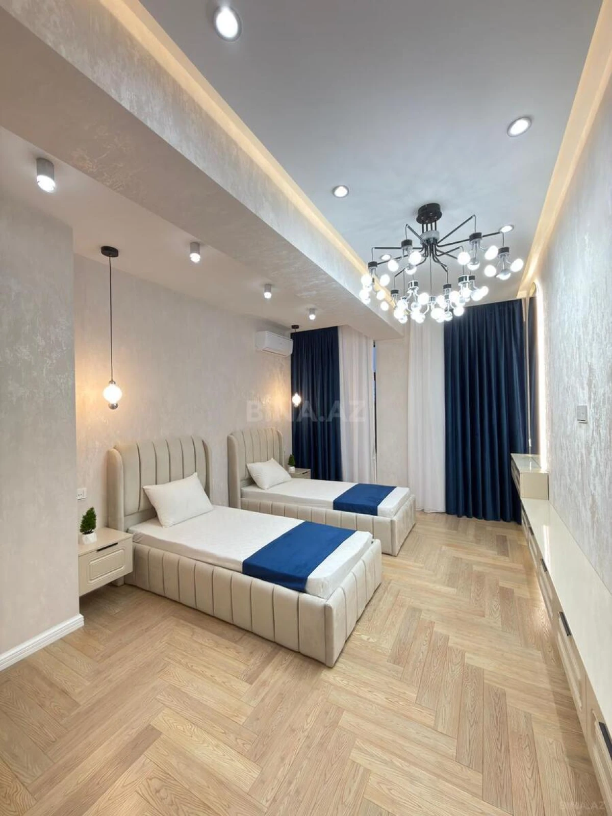 Satılır 3 otaqlı mənzil 135 m²