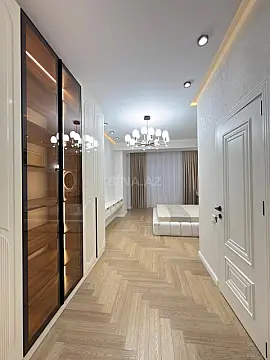 Satılır 3 otaqlı mənzil 135 m²