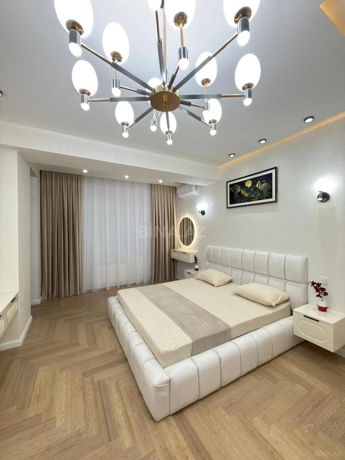 Satılır 3 otaqlı mənzil 135 m²