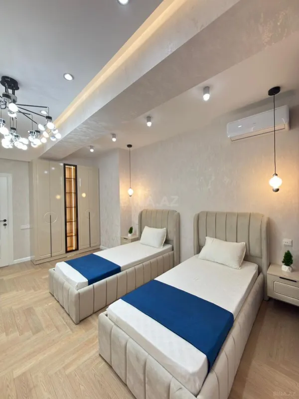 Satılır 3 otaqlı mənzil 135 m²