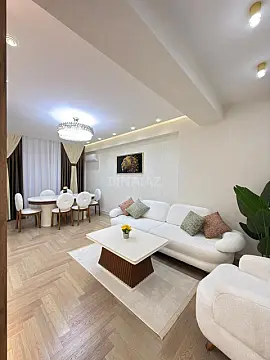 Satılır 3 otaqlı mənzil 135 m²