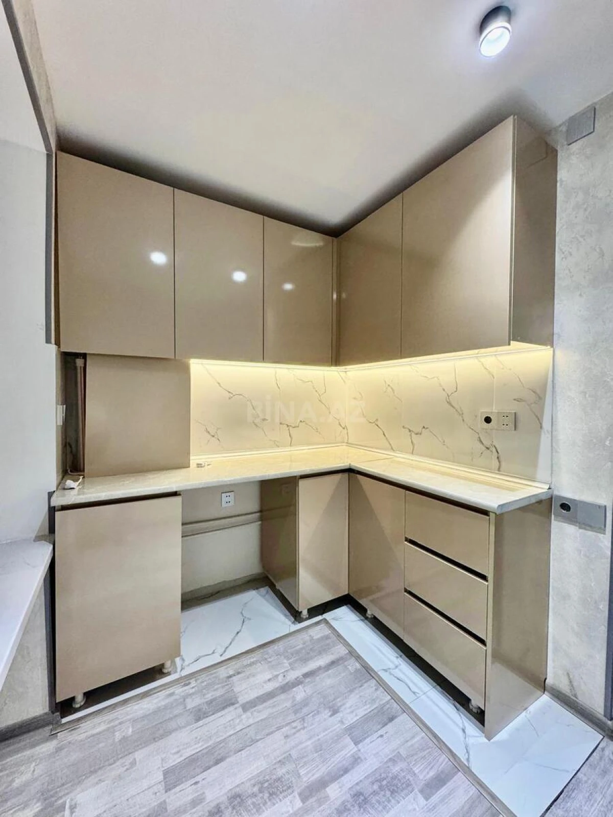 Satılır 2 otaqlı mənzil 60 m²