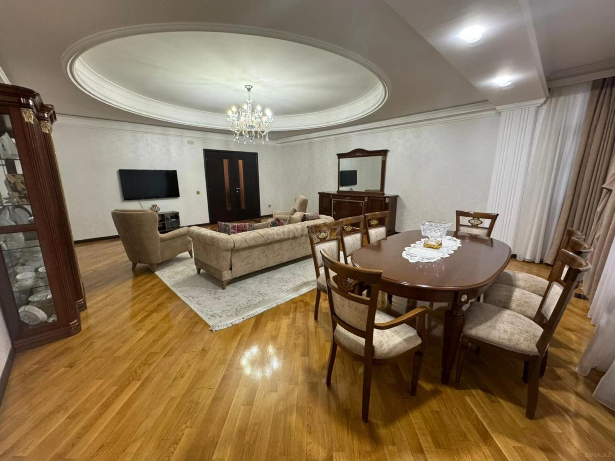 Satılır 4 otaqlı mənzil 230 m²