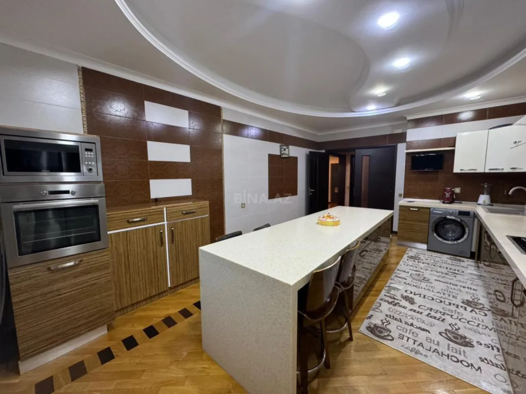 Satılır 4 otaqlı mənzil 230 m²