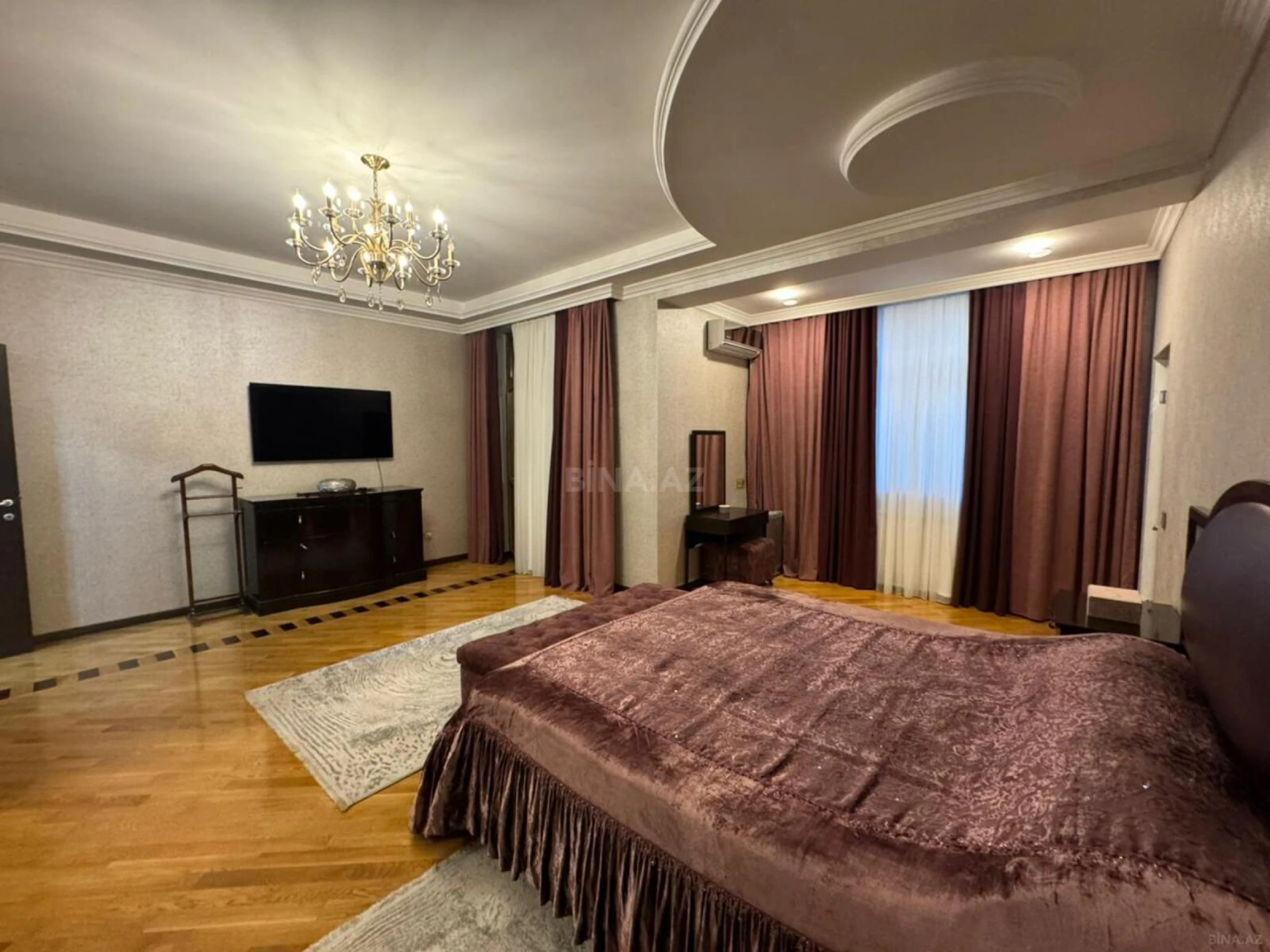 Satılır 4 otaqlı mənzil 230 m²