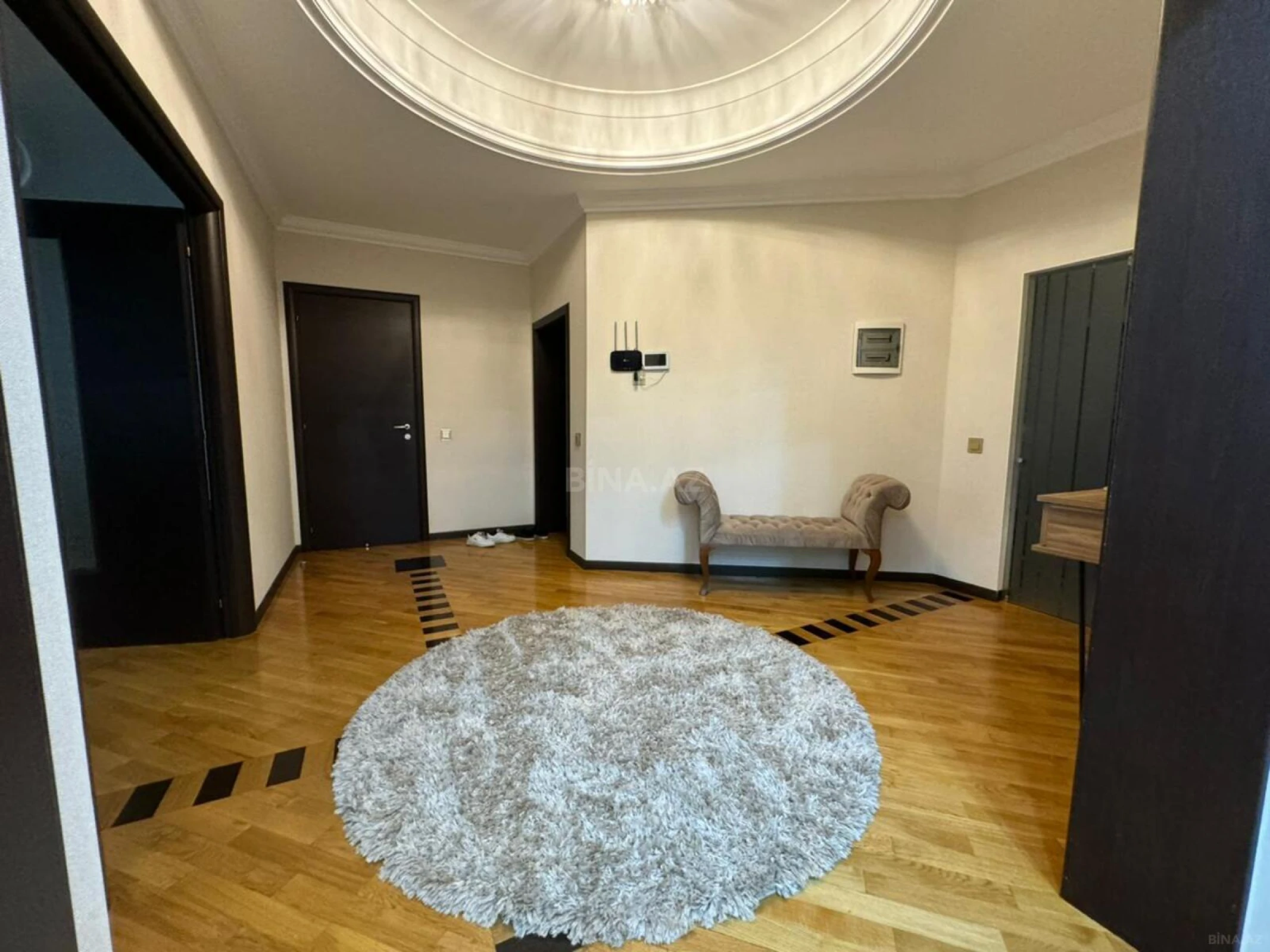 Satılır 4 otaqlı mənzil 230 m²