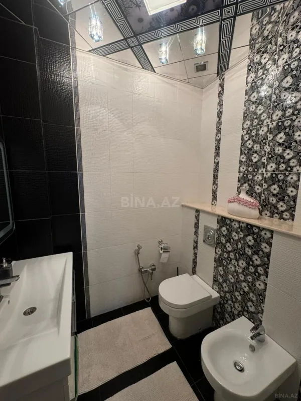 Satılır 4 otaqlı mənzil 230 m²