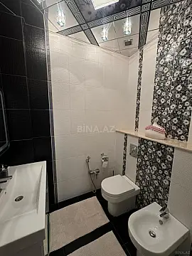 Satılır 4 otaqlı mənzil 230 m²