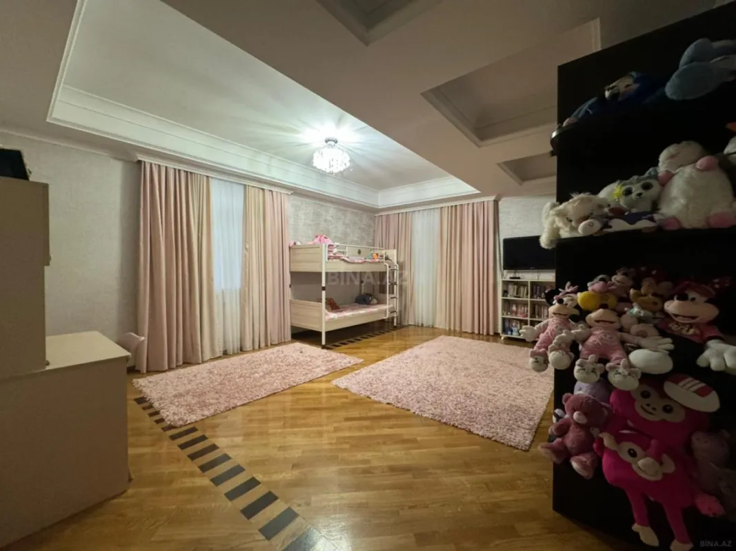 Satılır 4 otaqlı mənzil 230 m²