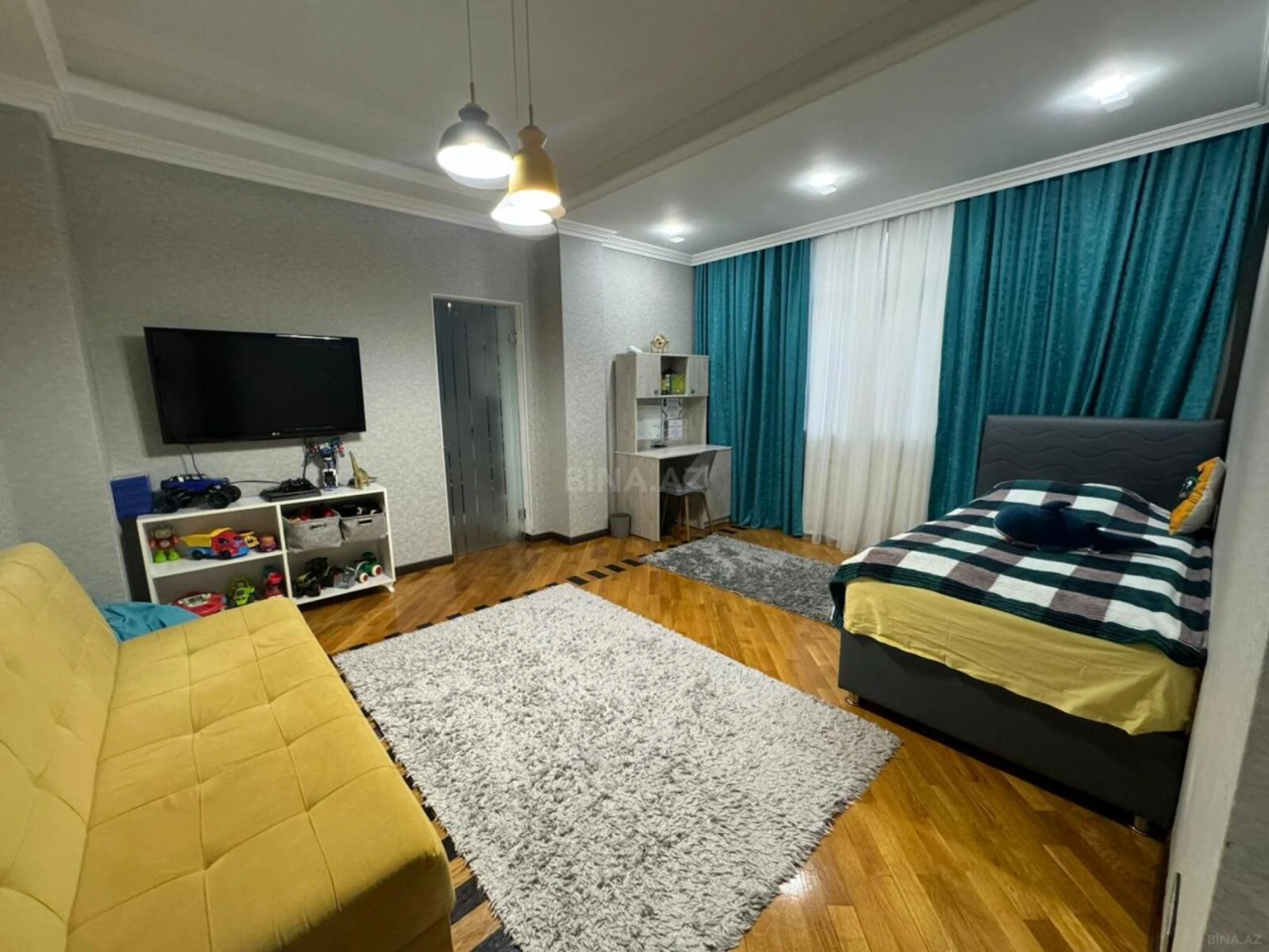 Satılır 4 otaqlı mənzil 230 m²