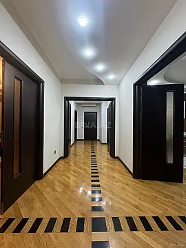 Satılır 4 otaqlı mənzil 230 m²