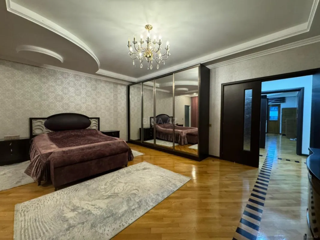 Satılır 4 otaqlı mənzil 230 m²