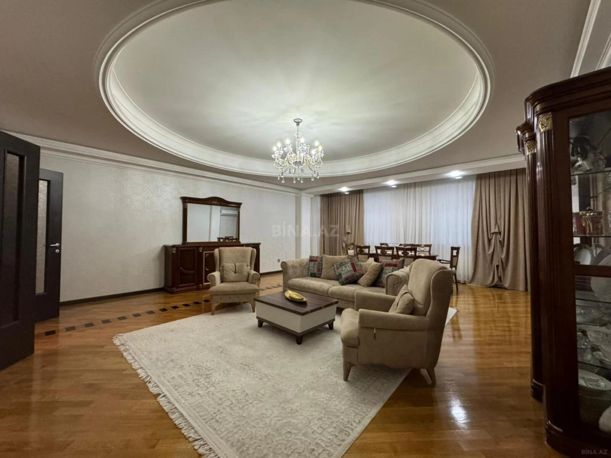 Satılır 4 otaqlı mənzil 230 m²