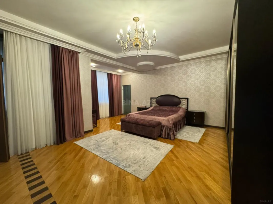 Satılır 4 otaqlı mənzil 230 m²