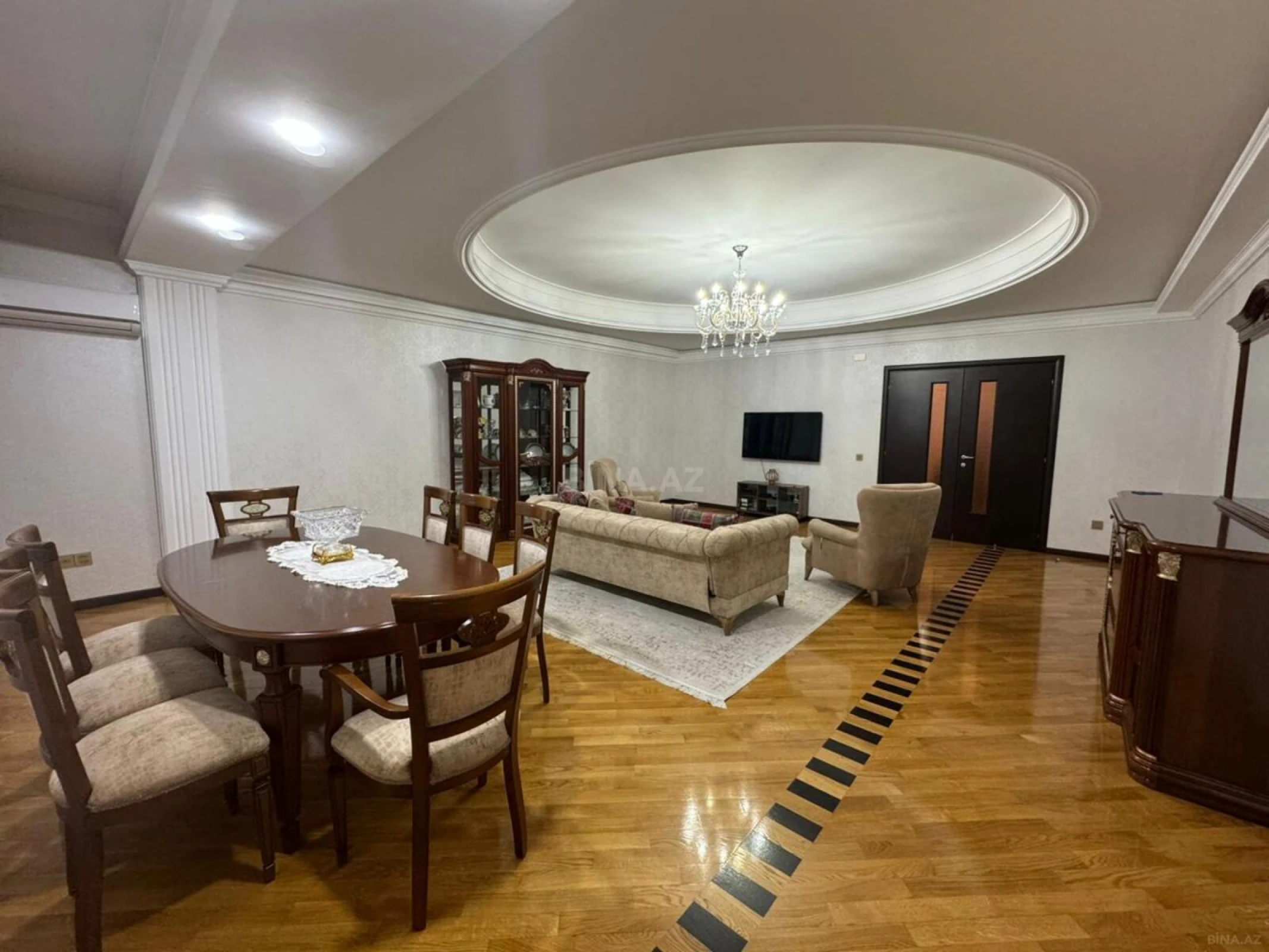 Satılır 4 otaqlı mənzil 230 m²