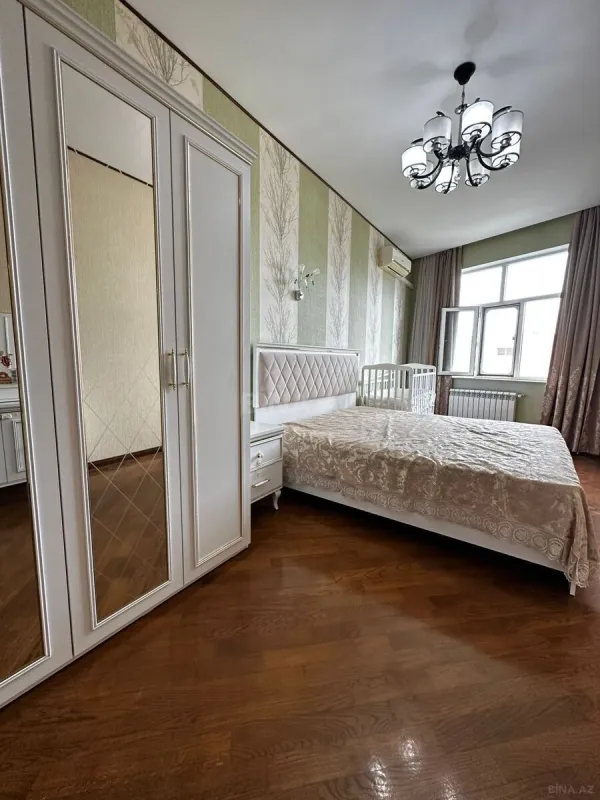 Satılır 3 otaqlı mənzil 128 m²