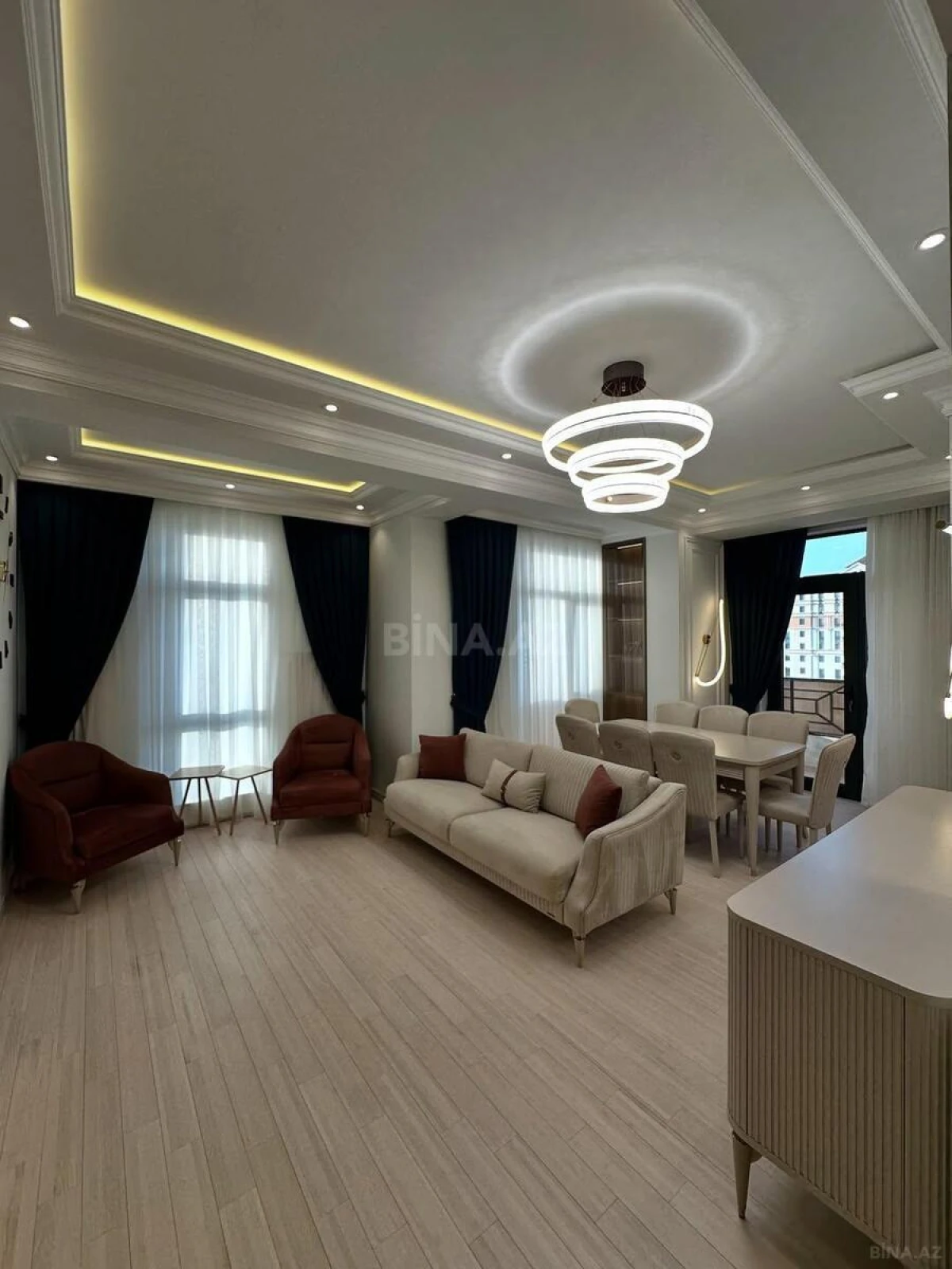 Satılır 3 otaqlı mənzil 130 m²
