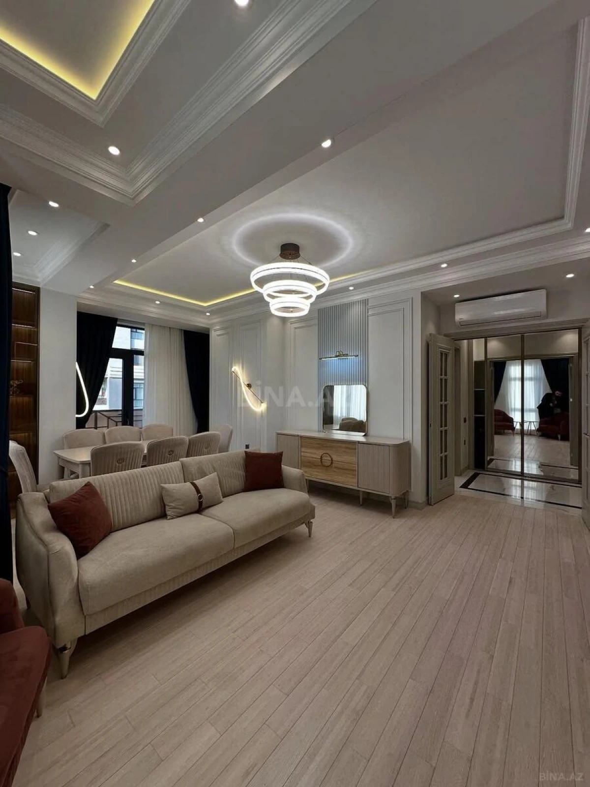 Satılır 3 otaqlı mənzil 130 m²