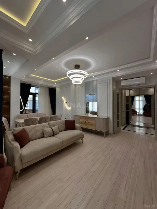 Satılır 3 otaqlı mənzil 130 m²
