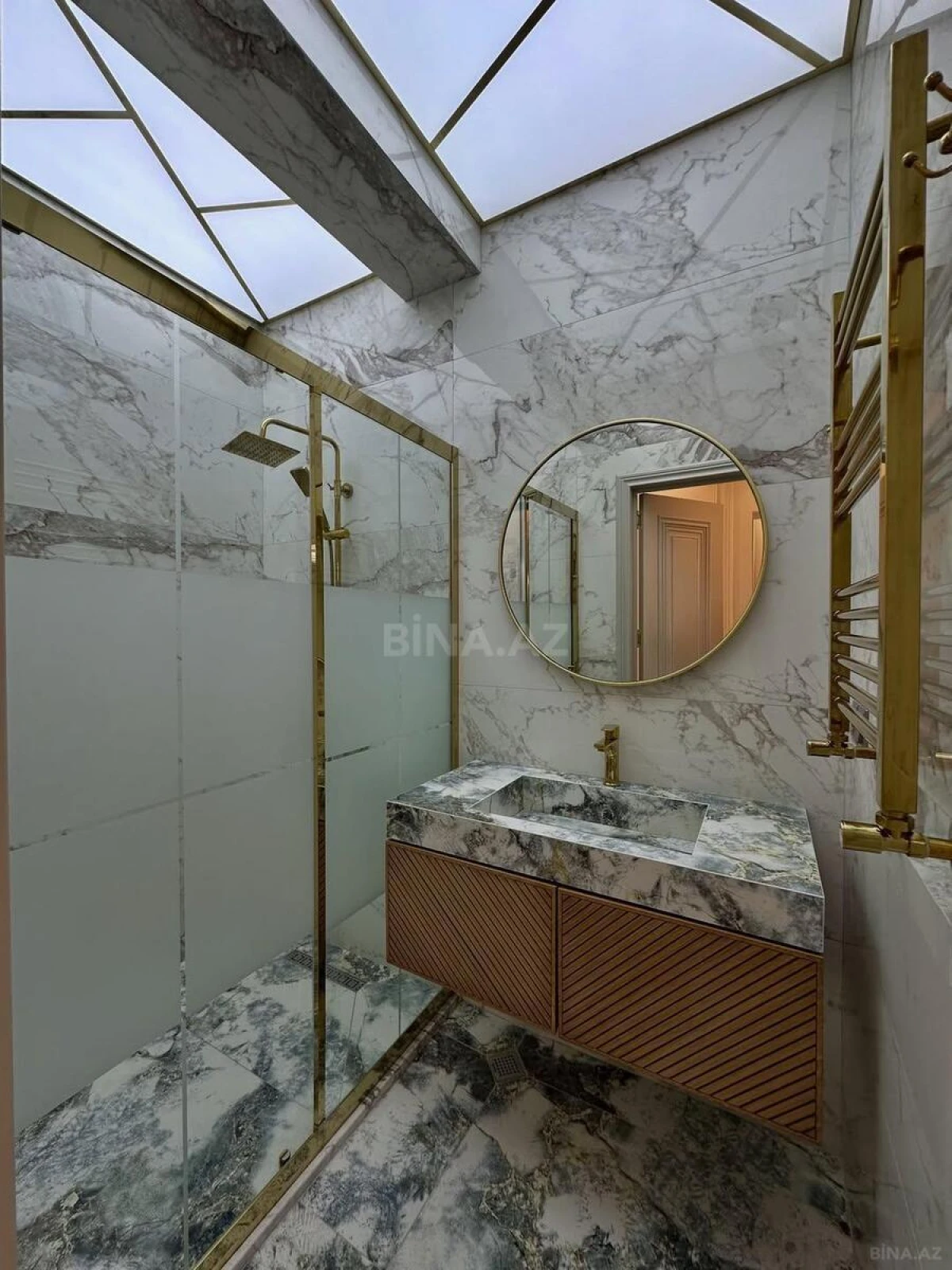 Satılır 3 otaqlı mənzil 130 m²