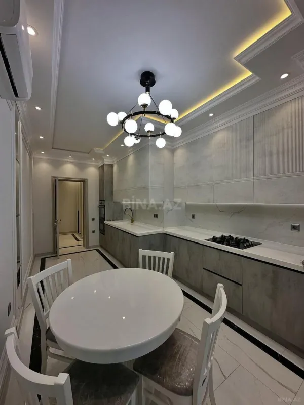 Satılır 3 otaqlı mənzil 130 m²