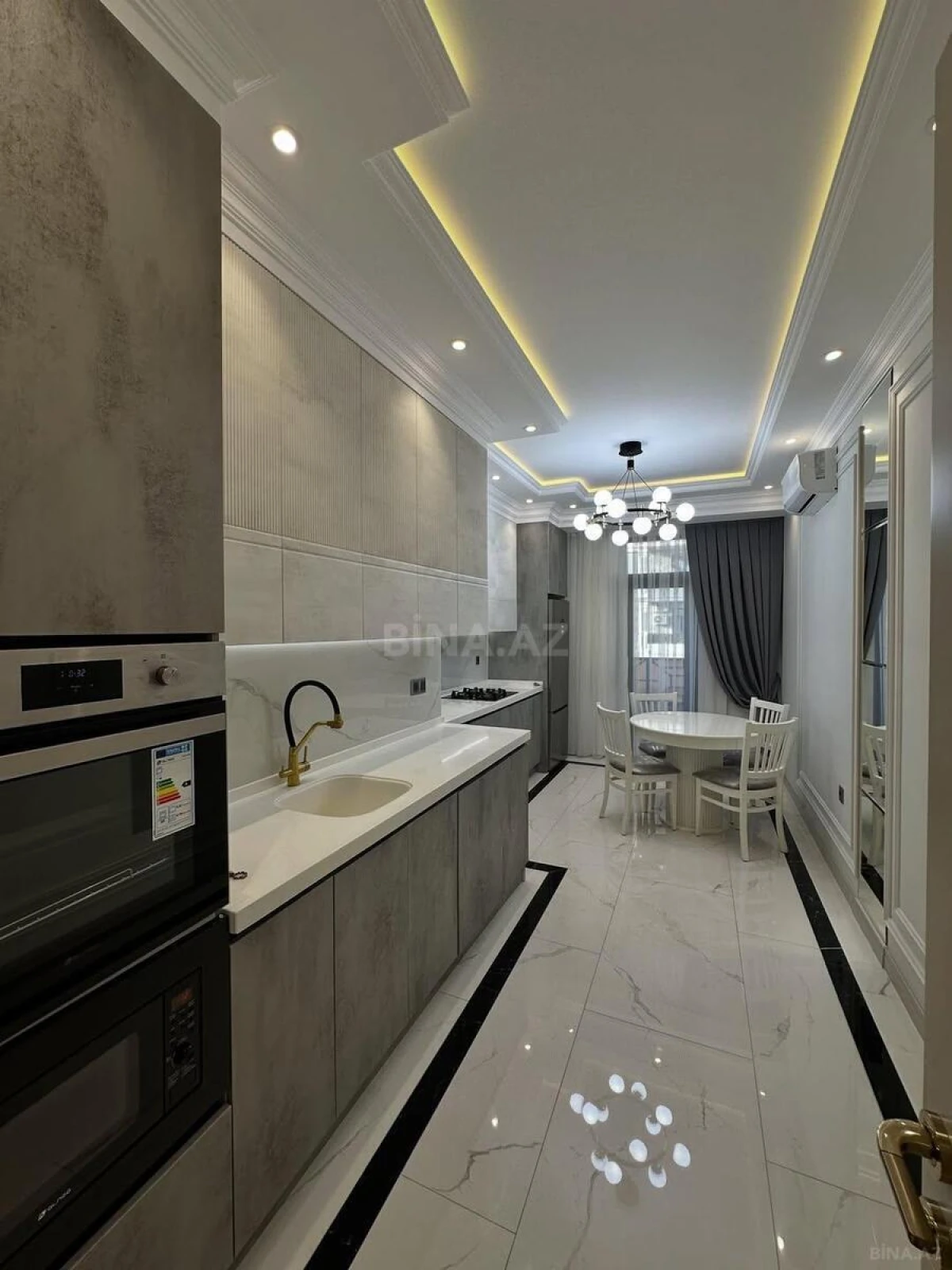 Satılır 3 otaqlı mənzil 130 m²