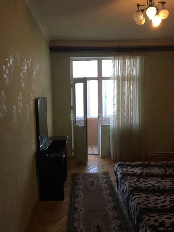 Kirayə verilir 2 otaqlı mənzil 91 m²