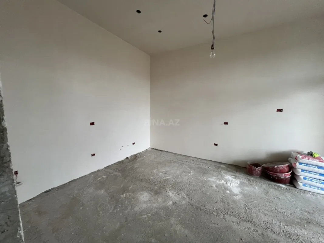 Satılır 6 otaqlı həyət evi 240 m²